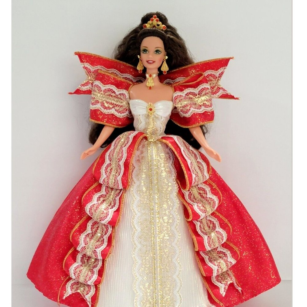 Beautiful Brunette Barbie 1997 Happy Holidays doll Fully dressed. No flaws
